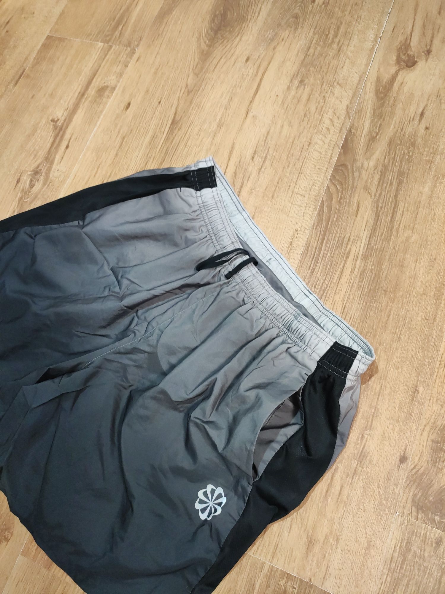 Pantaloni scurți Nike mărimea XL