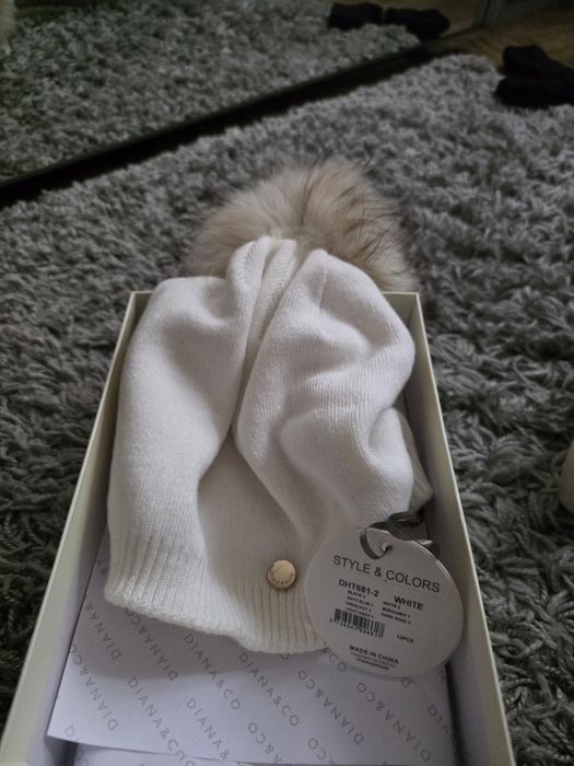 Чисто нова шапка ест.косъм страхотна с кутия