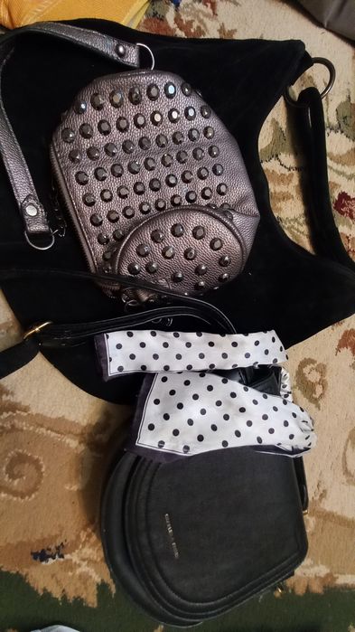 Сумкалар бар.Арзан бағада.Торг бар