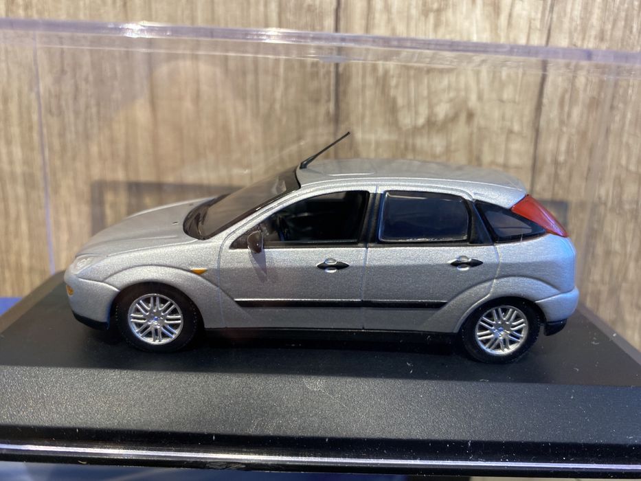 Minichamps Ford FOCUS an 1999 5 usi macheta metalică scara 1:43