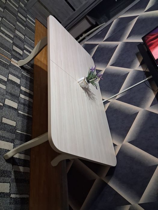 Продам стол в идеальном состоянии.