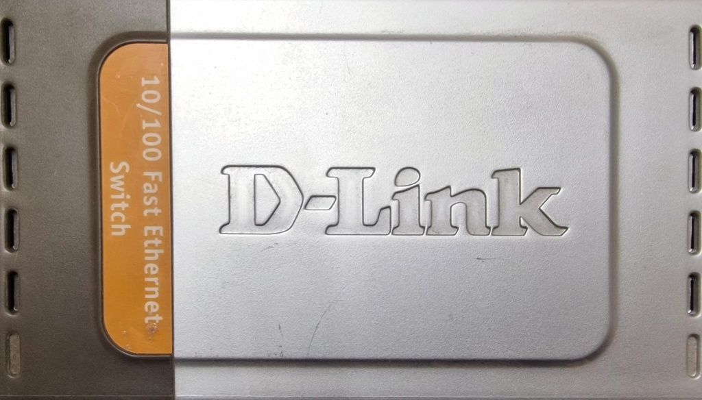 Switch cu 8 porturi D-Link DES-1008D