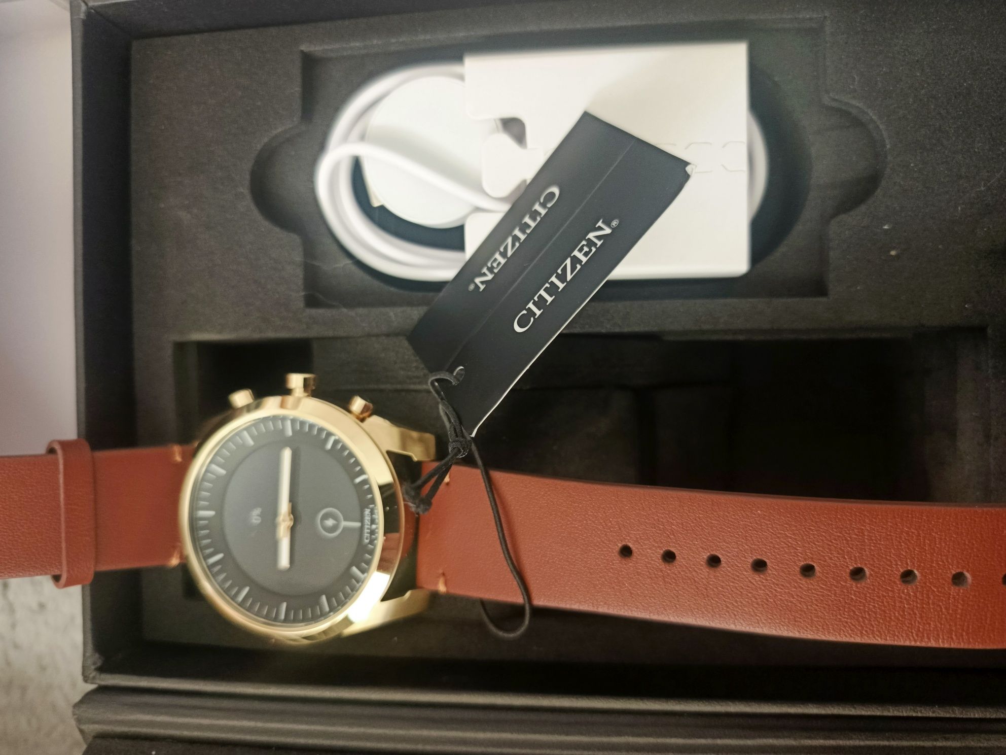 Смарт часовник Citizen cz hybrid