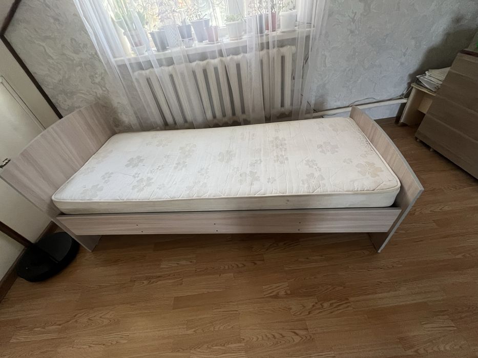 ПРОДАМ Кровать С МАТРАСОМ 90*120 олноспальная
