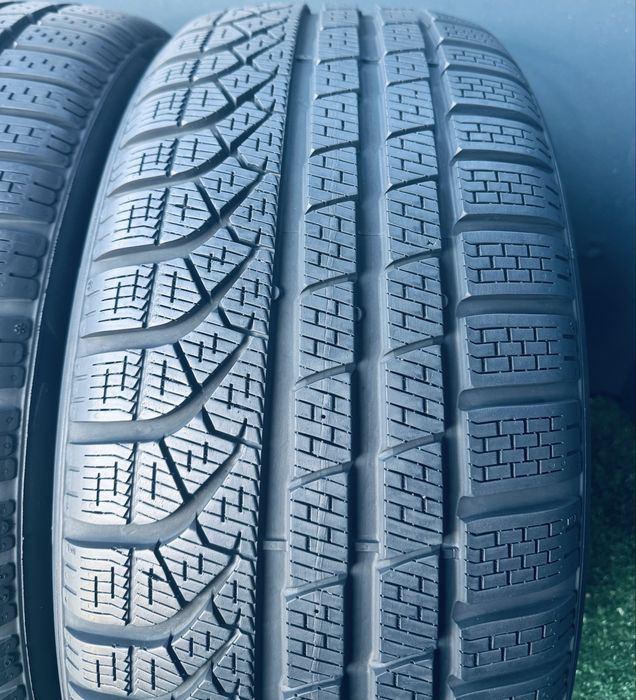 245/45/18 100V Pirelli Iarna