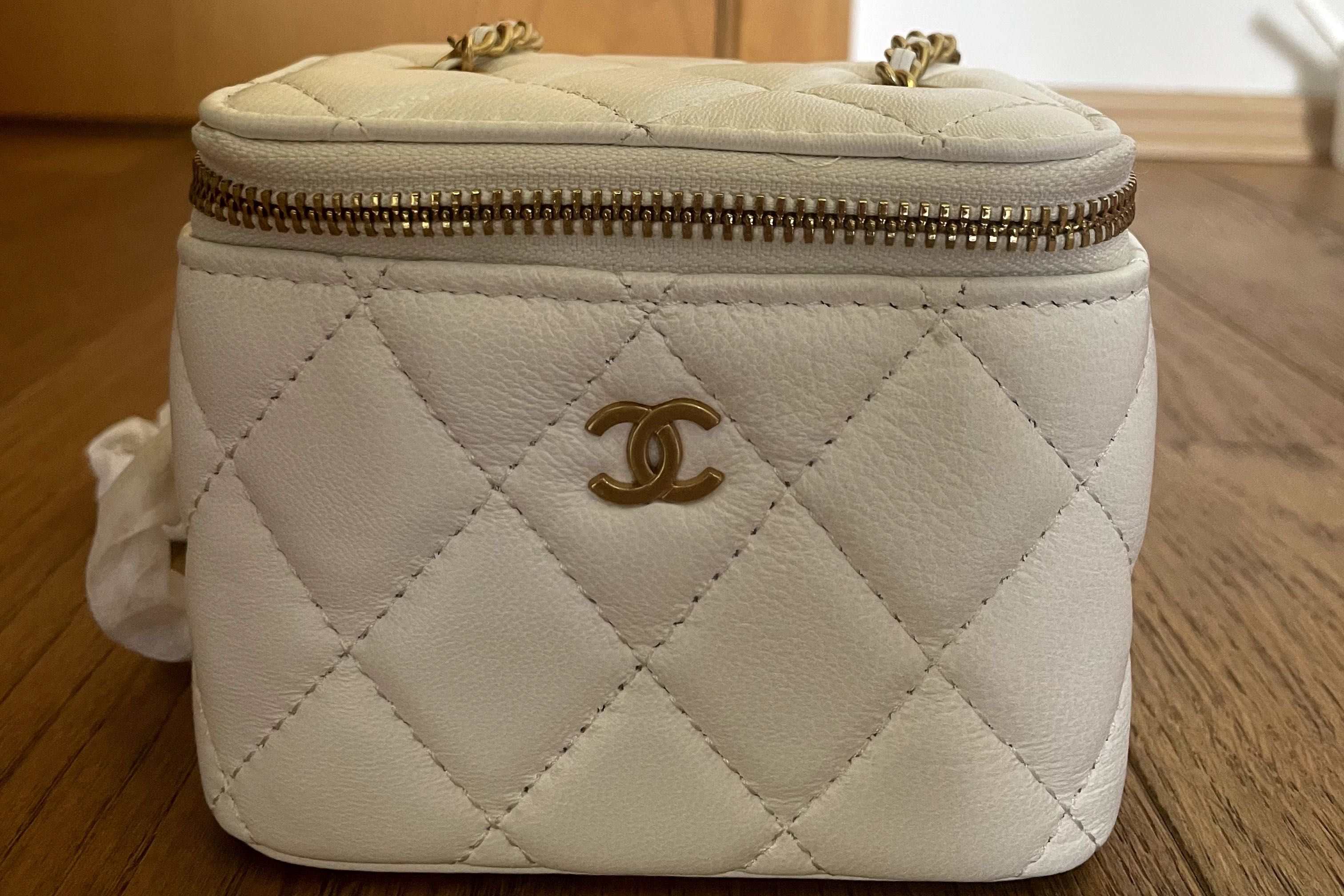 Chanel small vanity with chain бяла чанта от телешка кожа чисто нова