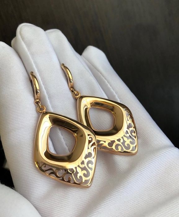 Золотые серьги красивые.