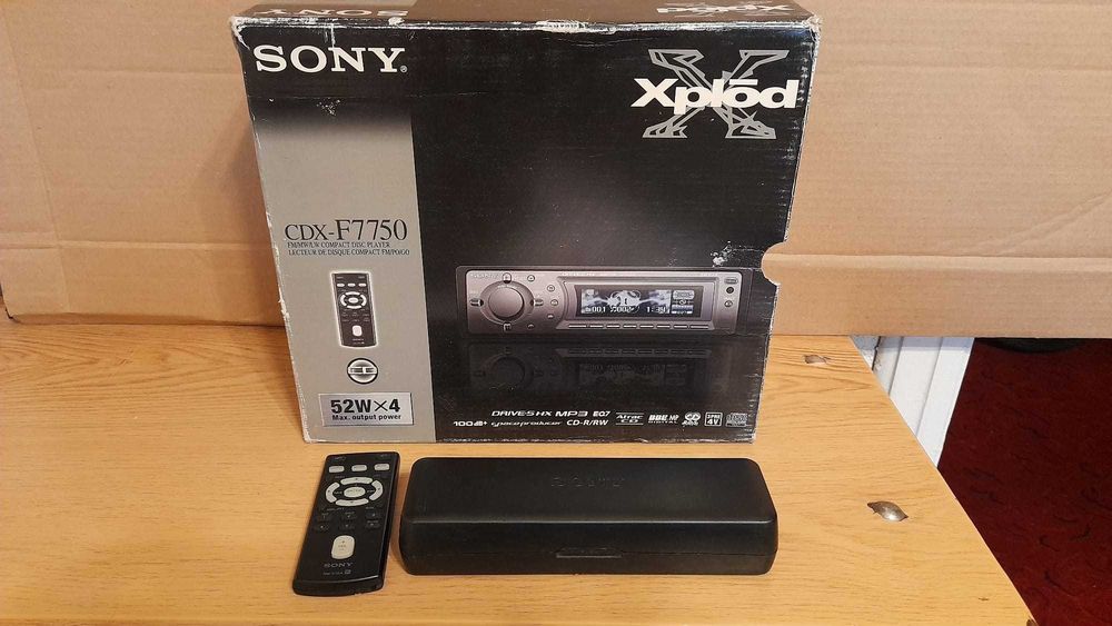 Vând casetofon auto