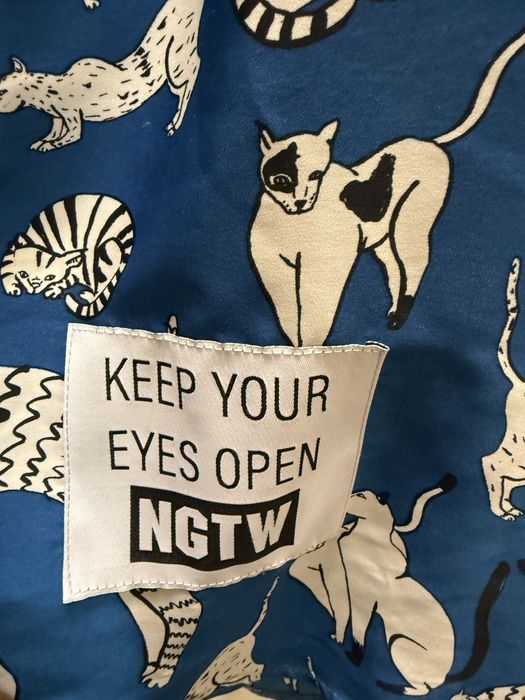 Широка, свободна рокля Negative