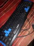 Vand tastatura și mouse