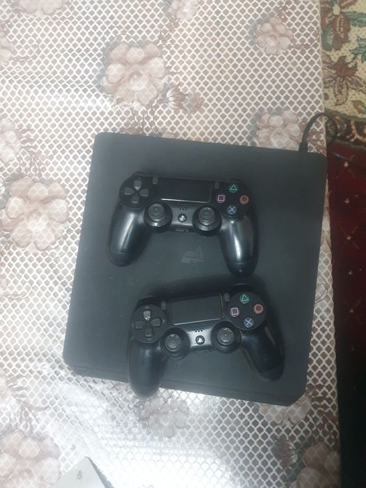 PlayStation pls4.  2ta plut  narxi 210$