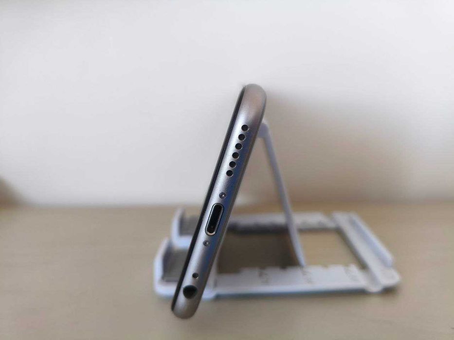 Apple iPhone 6S 64GB фабрично отключен телефон, без забележки като нов