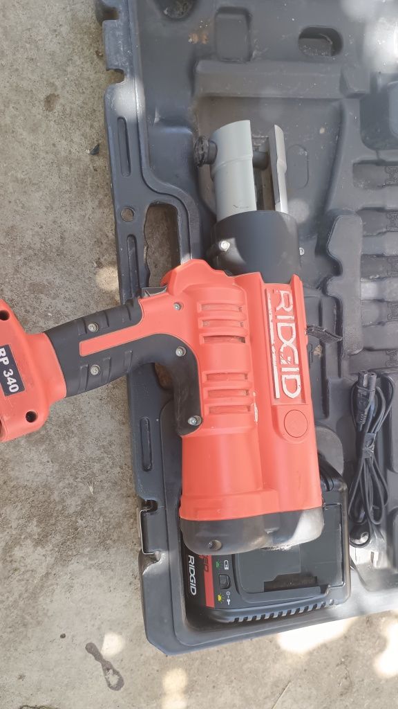 Presa sertizat Ridgid rp340. 4 bacuri th,cutie,baterie,incarcator