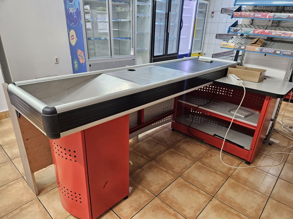 Rafturi magazin ,tejghea de casierie magazin alimentar market etc