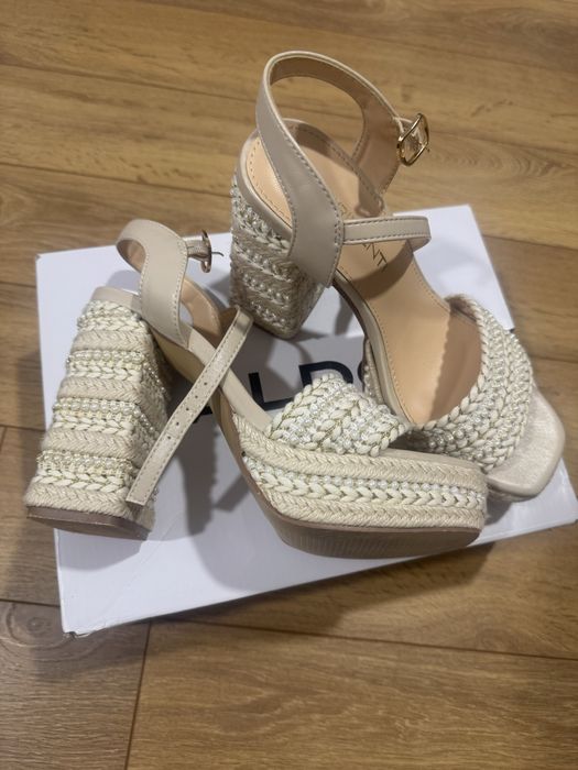 Нови обувки на ток