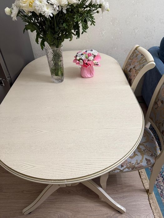 Продам стол и 4 стула