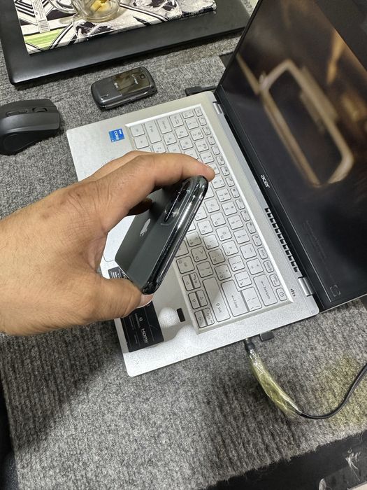 Apple 11 pro idial radnoy 78yomks 512 gb pamet chaqalari yoq  idial