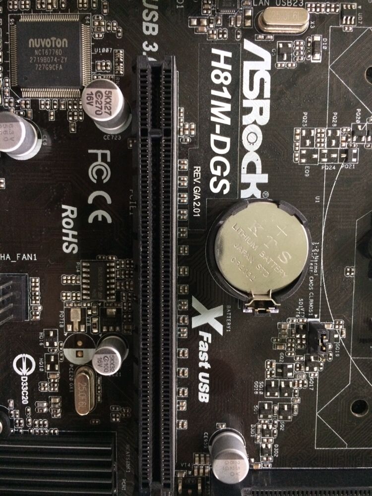 продам материнская плата  в хорошем состоянии Asrock socket Lga  1150