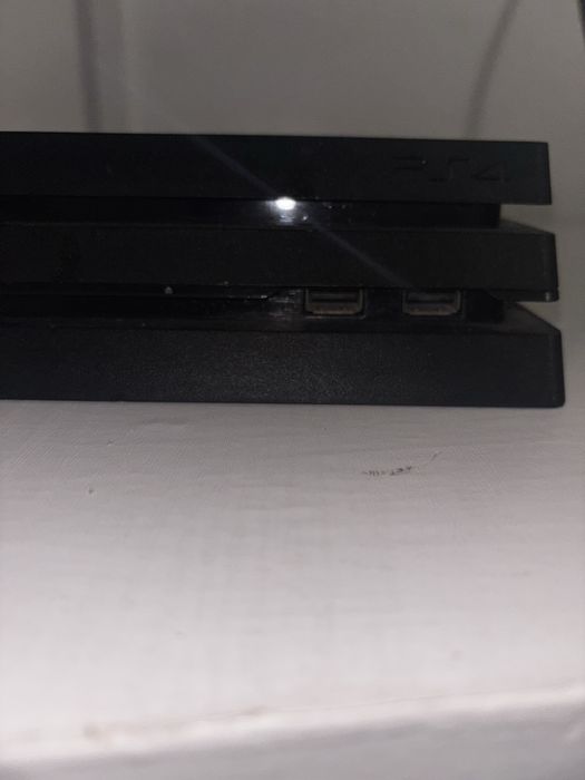 ps4 pro aproape nou + 4 jocuri