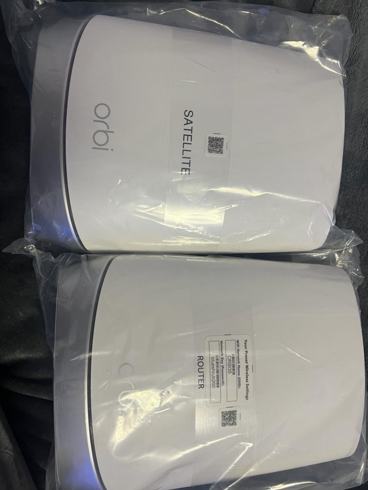 Orbi satellite router