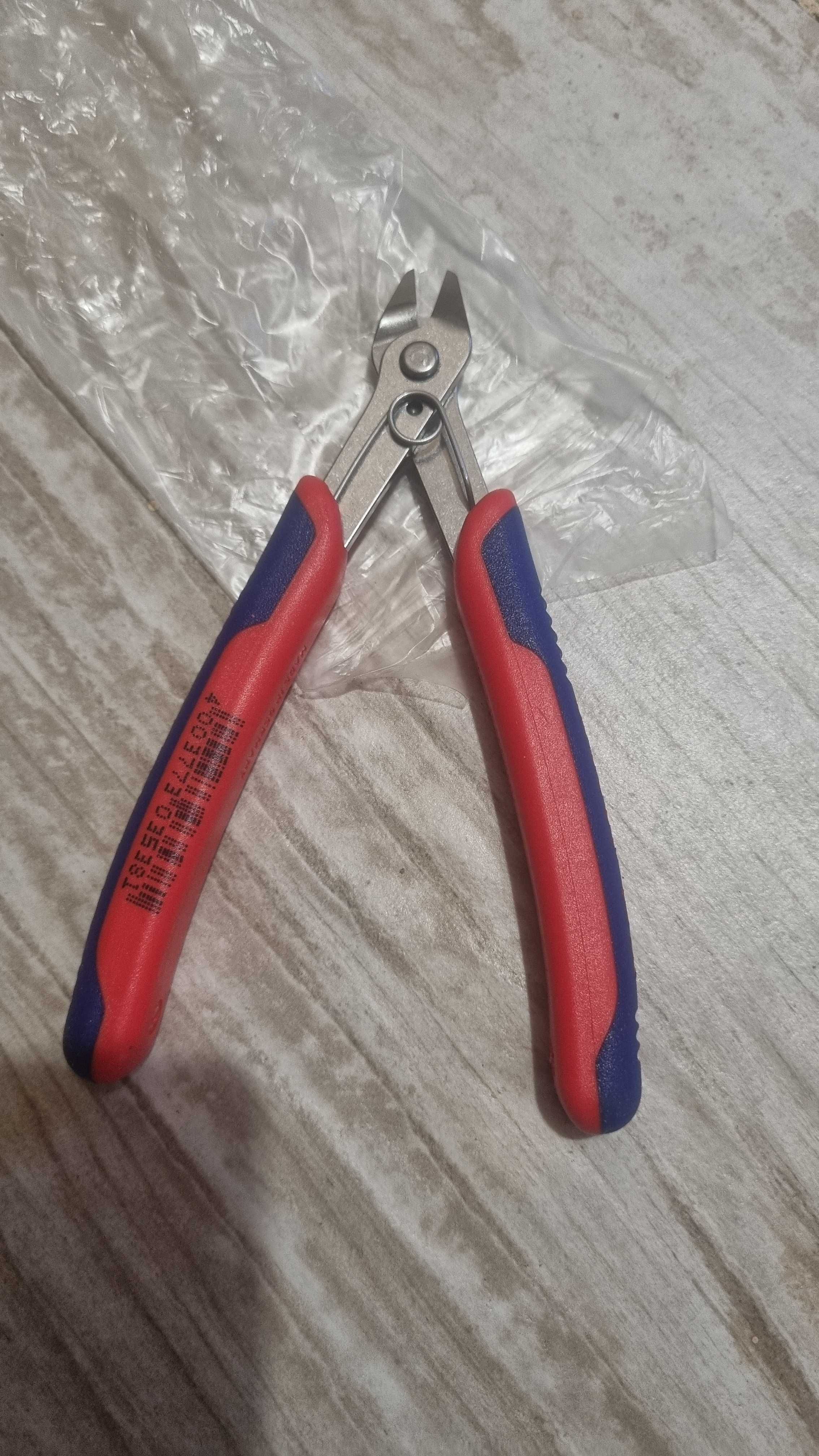 Knipex  клещи заголващи и режещи