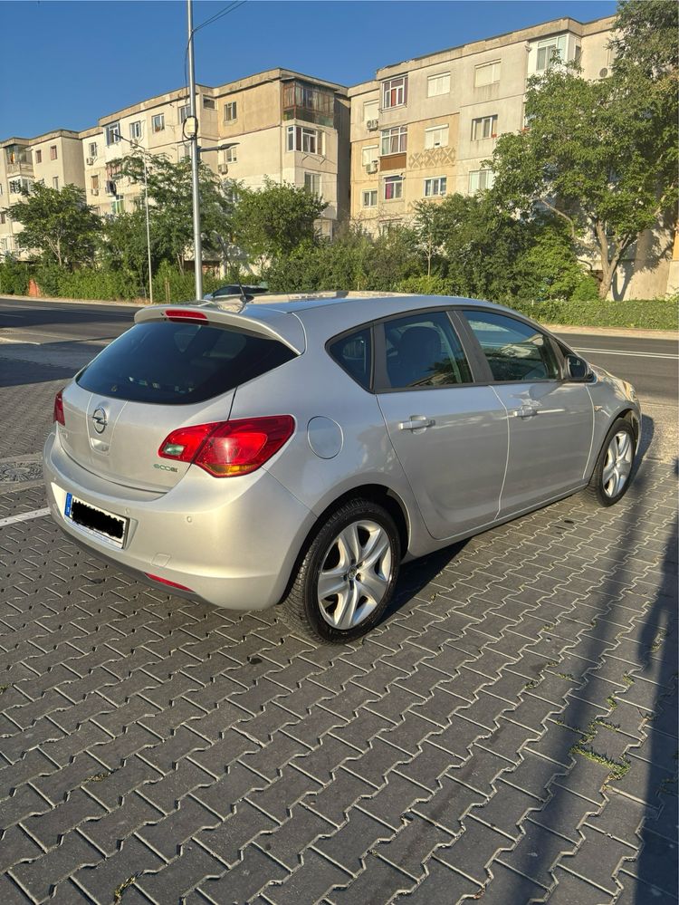 Opel Astra J- 2011-benzina-Euro 5