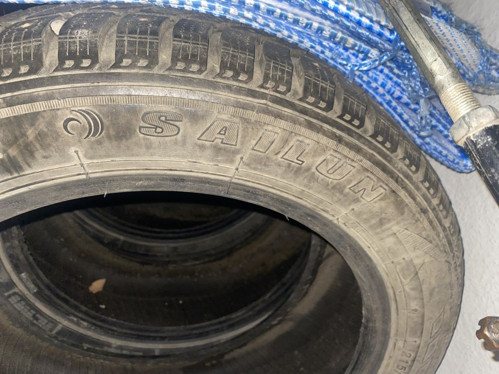 Зимные шиповые шины 215/55 R17