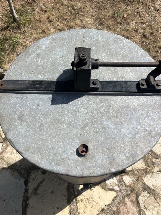 Центрофуга за мед