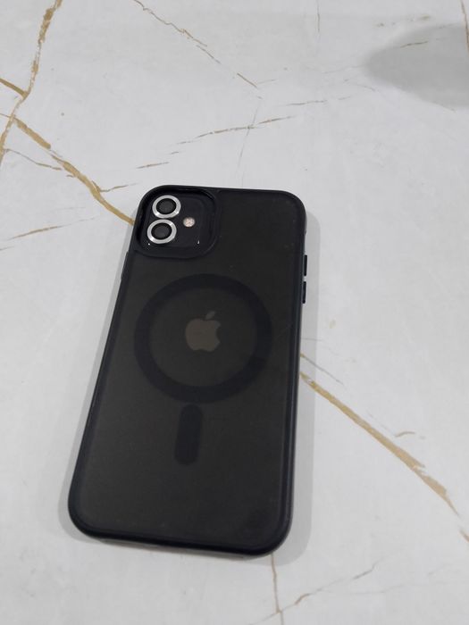 Apple IPhone 11 в хорошем состоянии