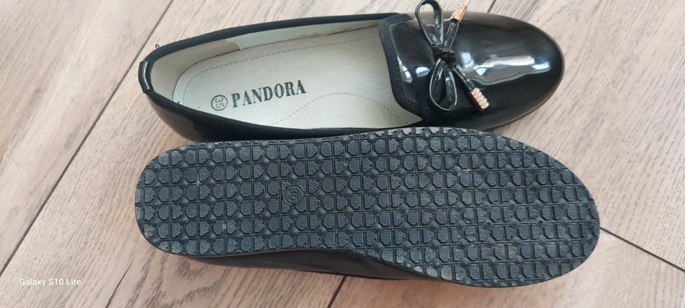 Обувь для девочек. Угги натуральные, ботинки кожаные, туфли новые