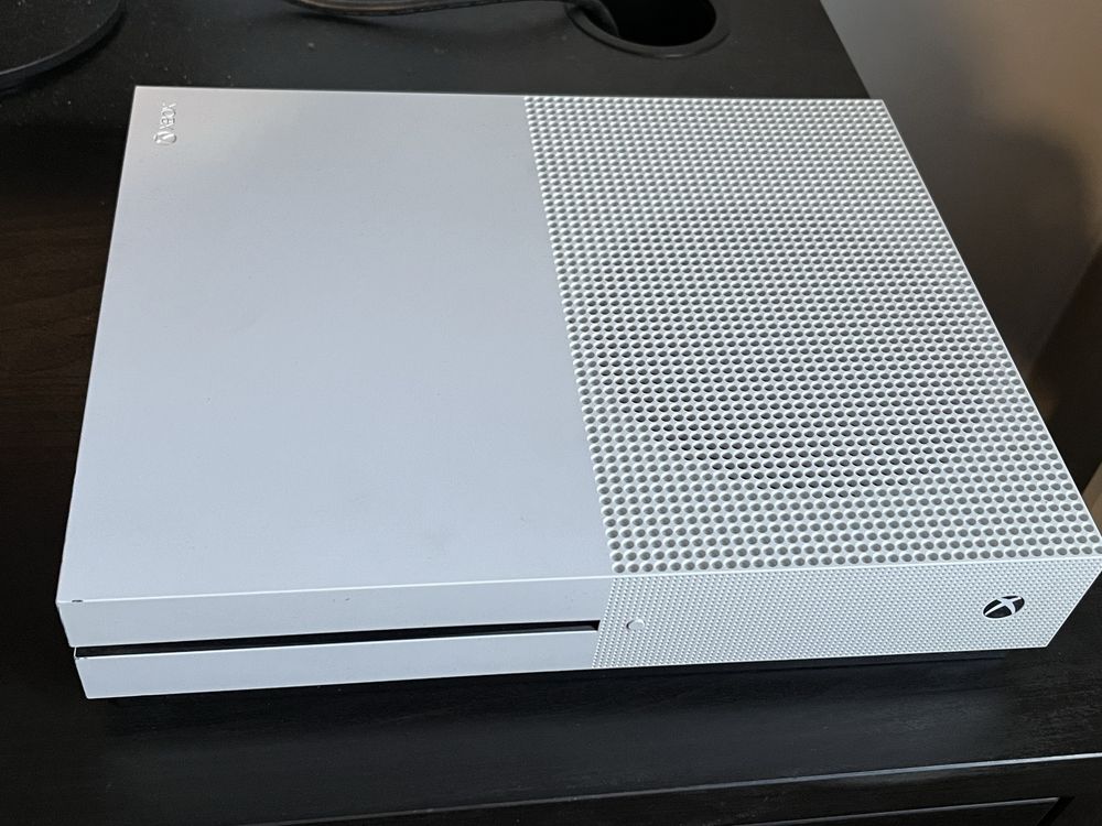 X Box One S 500 GB