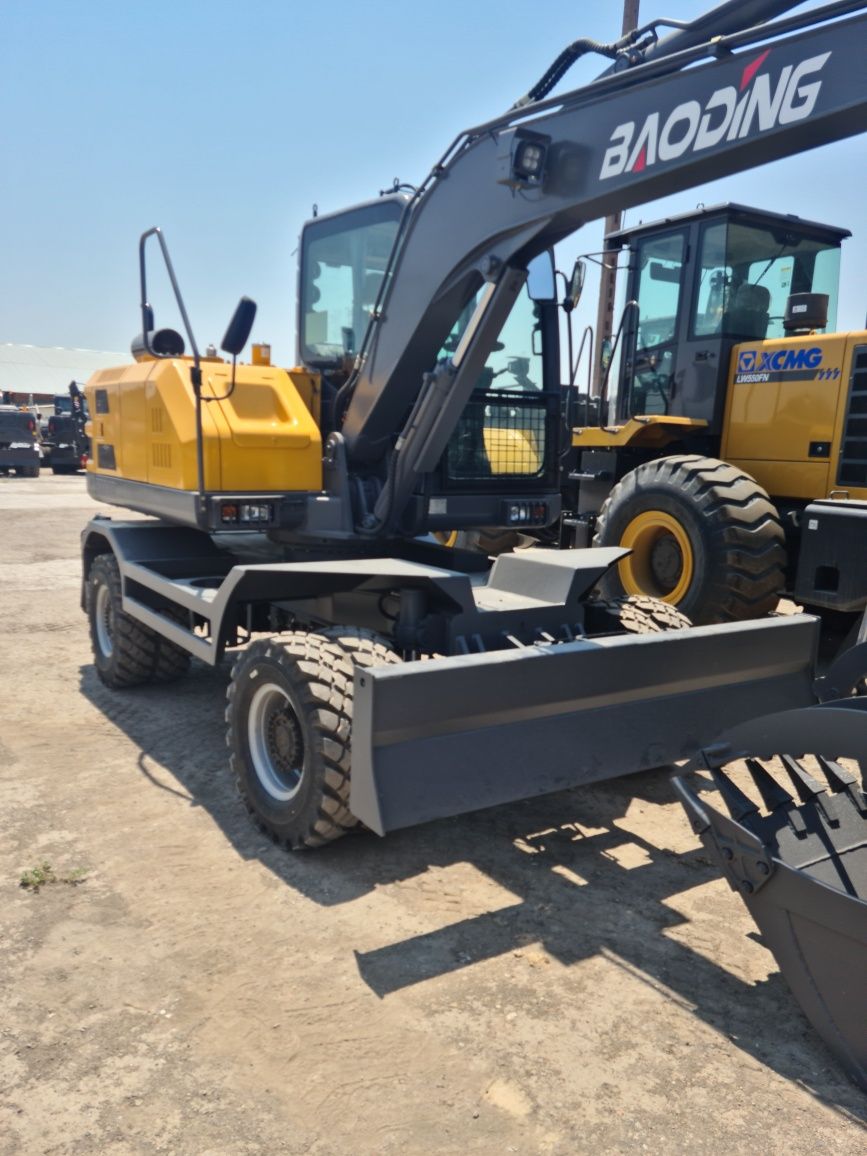 Экскаватор BAODING 0.3куб в Складе