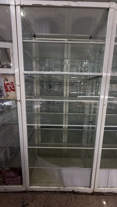 Срочно продам Витринный стеллаж!!