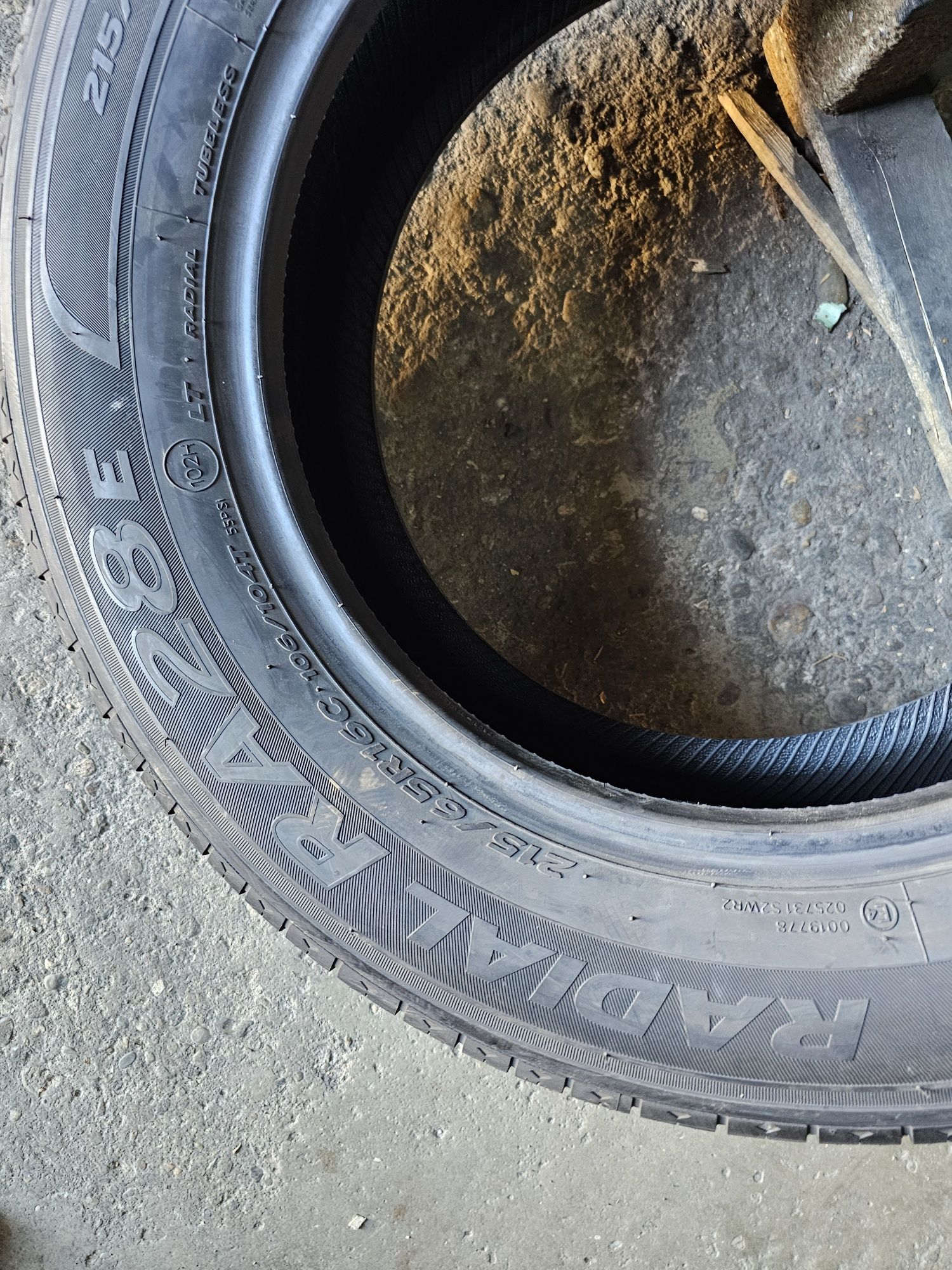 2 anvelope vara noi 215 65 16C Hankook