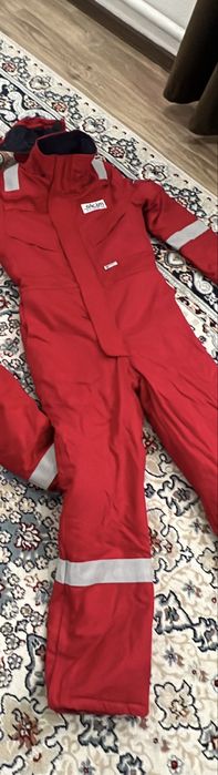 Продам новый комбез размер 46 S