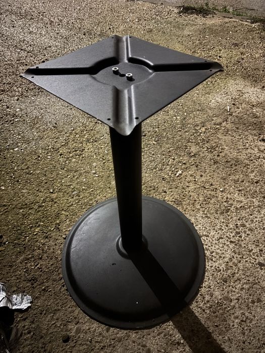 Маса изцяло метална