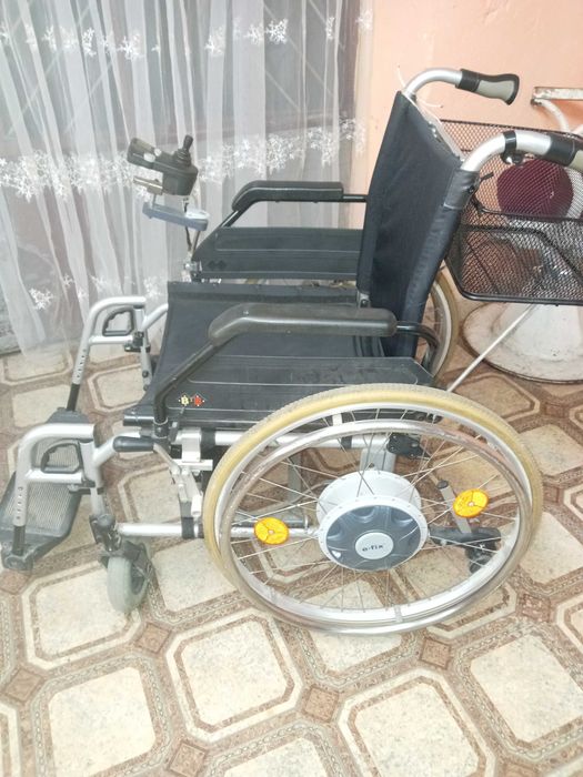 Електрическа,рингова инвалидна количка управляваща се с джойстик