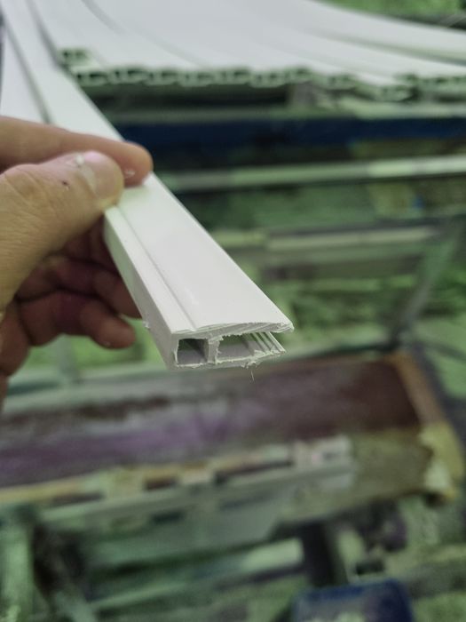 Багет для натяжных потолков