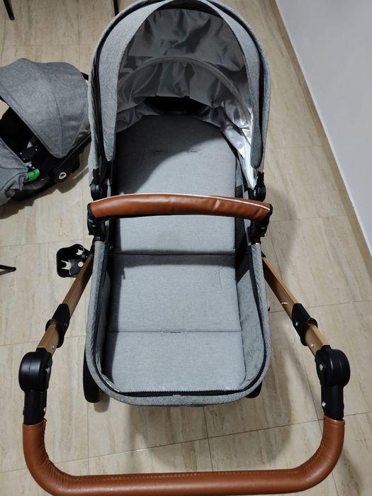 Vînd carucior coccolle