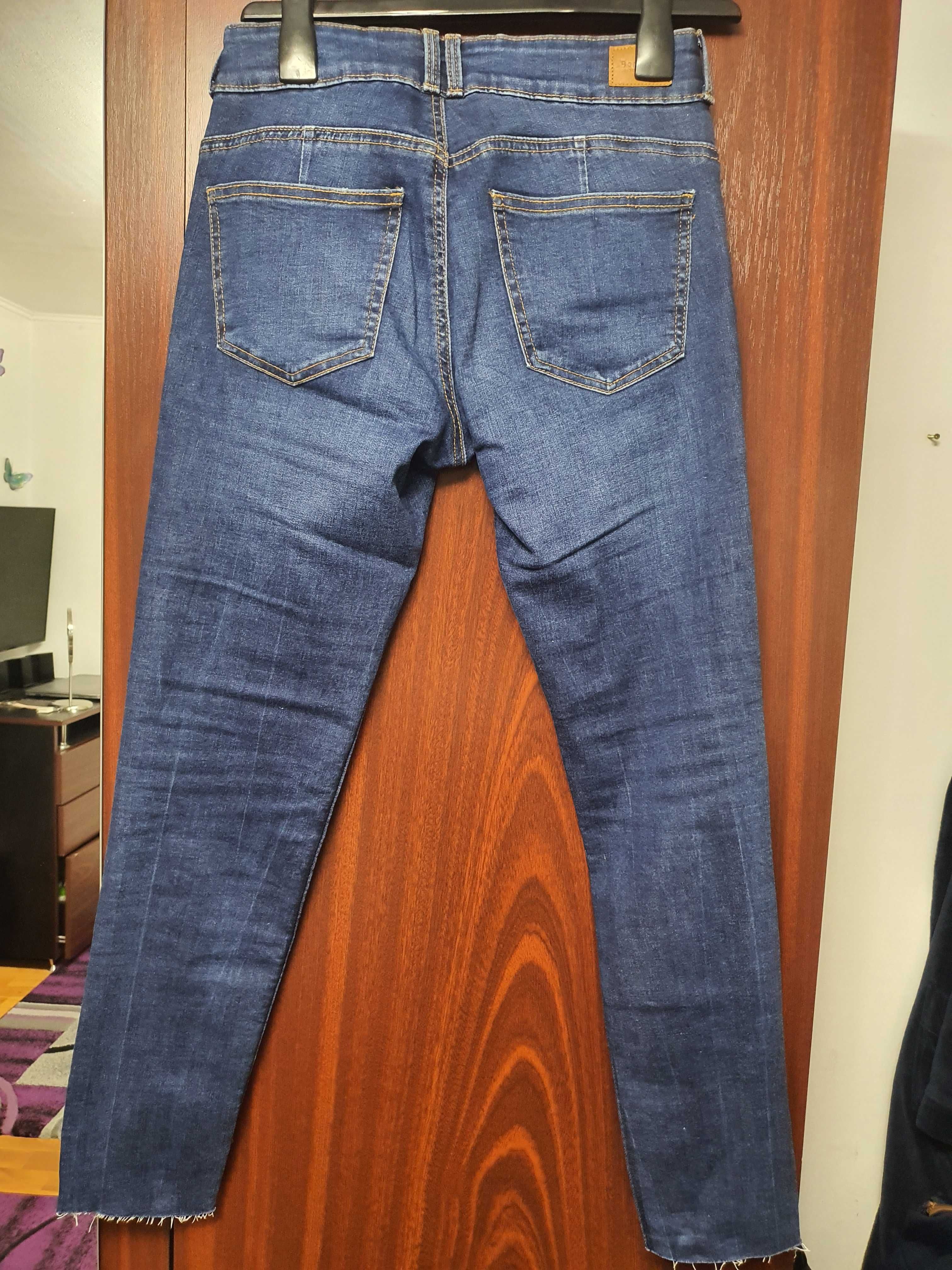 Blugi jeans slim fit push up Bershka 28 noi