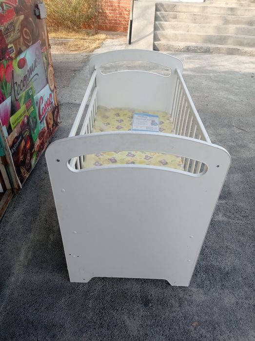 Манеж новый с матрасом