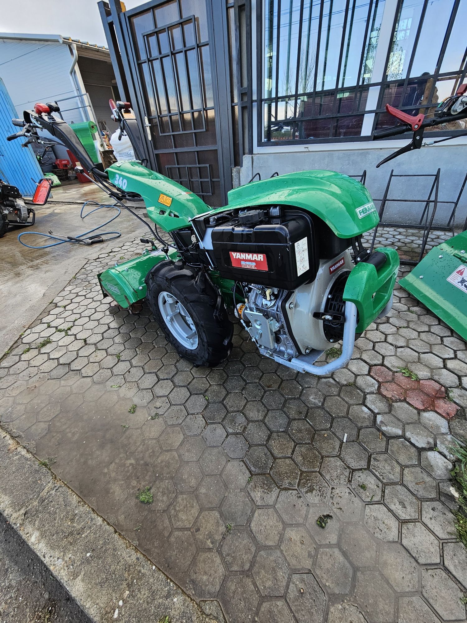 Motocultor profesional Grillo 131 lombardini ,pornire electrica