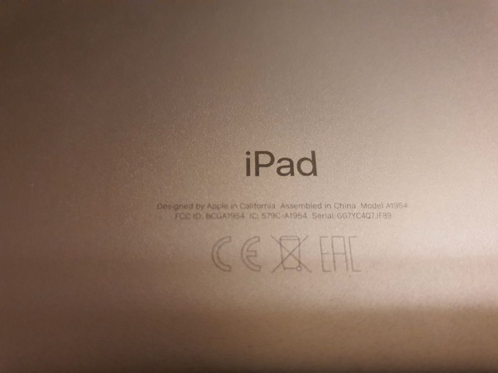 iPad 6th gen 128GB WiFi Cellular Sim