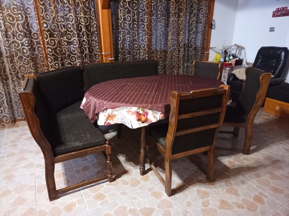 Кухненски мебели (маса столове канапета)