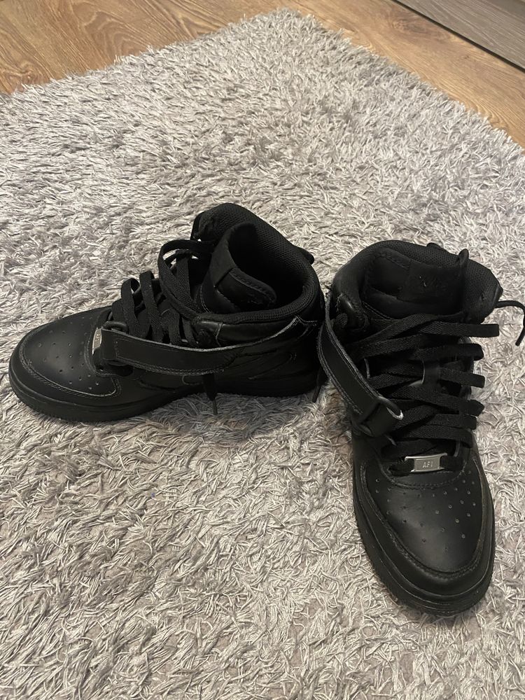 Air Force mid black 37,5