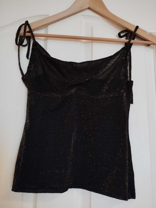 Елегантен дамски костюм 42 размер . Подарък дамски топ