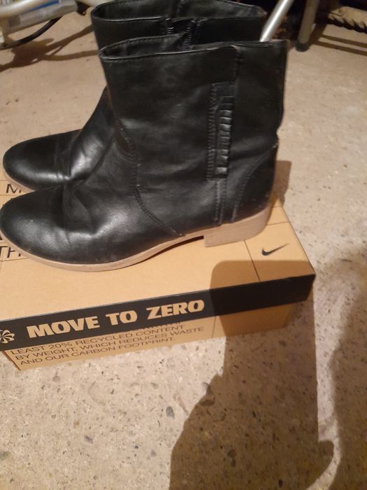 Vând 3 perechi de cizme de dama ,la prețul de una singura