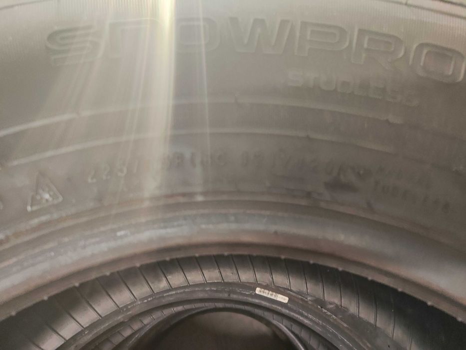 2бр.зимни гуми 225/75/16C Nokian