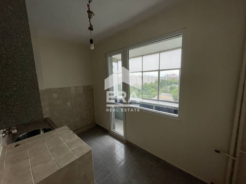 Двустаен апартамент за продажба, с отделна кухня, в кв. Младост 2, Вар