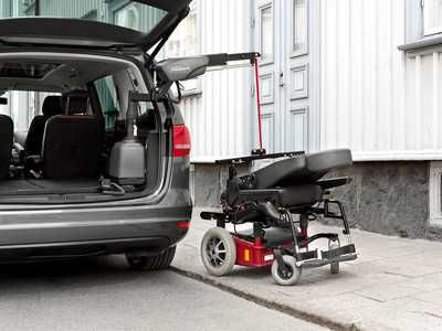 Подемник за мобилни устройства в багажника Autoadapt Carolift 6900